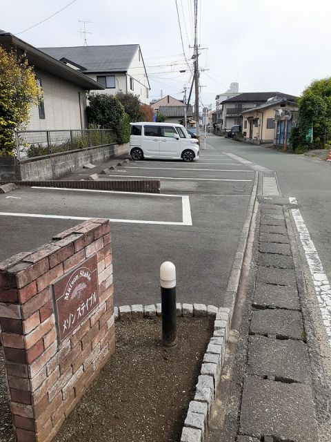 【メゾン　ステイブルの駐車場】