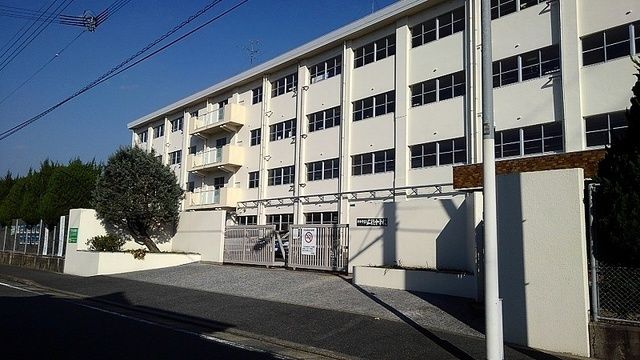 【北九州市小倉南区南方のマンションの中学校】