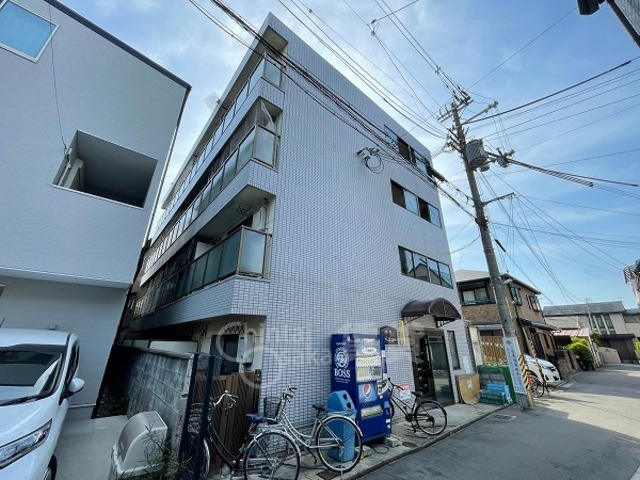 吹田市内本町のマンションの建物外観