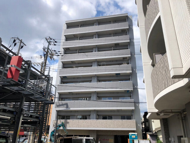 【吹田市岸部南のマンションの建物外観】