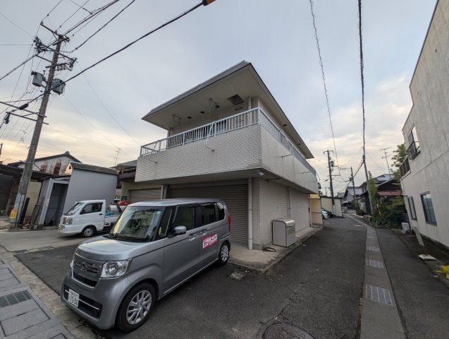 近島ガレージハウスの建物外観