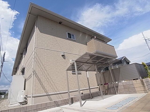 北葛城郡広陵町大字萱野のアパートの建物外観