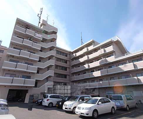 宇治市羽拍子町のマンションの建物外観