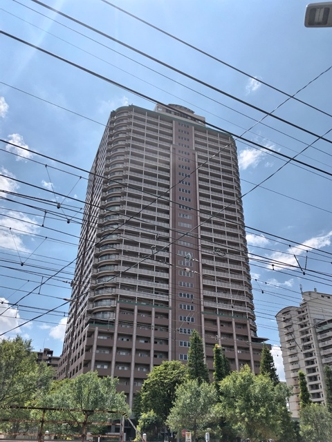 【西宮市両度町のマンションの建物外観】