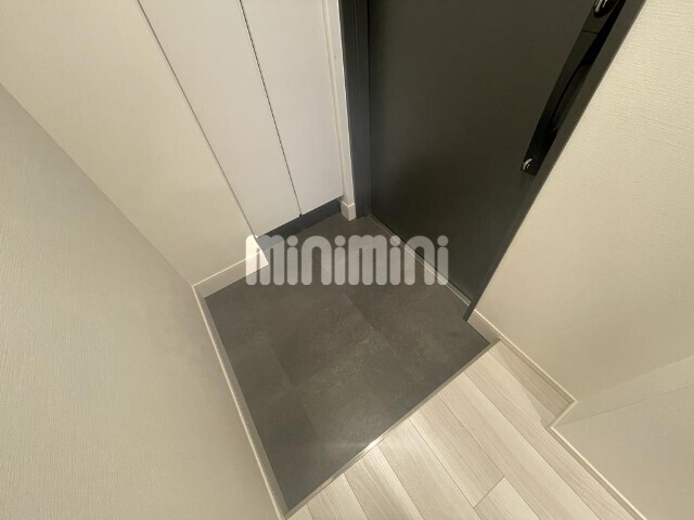 玄関　同タイプ別部屋の写真です。