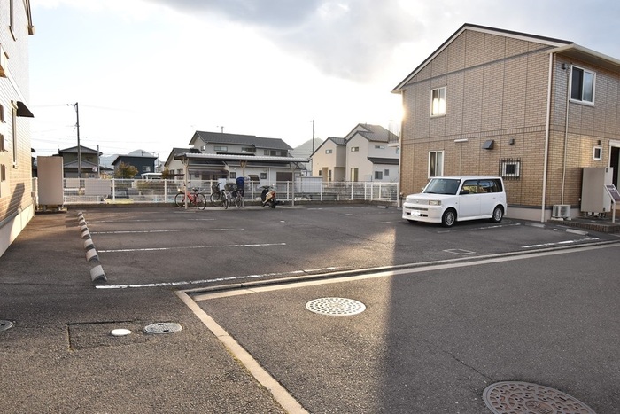 【高松市鬼無町藤井のアパートの駐車場】