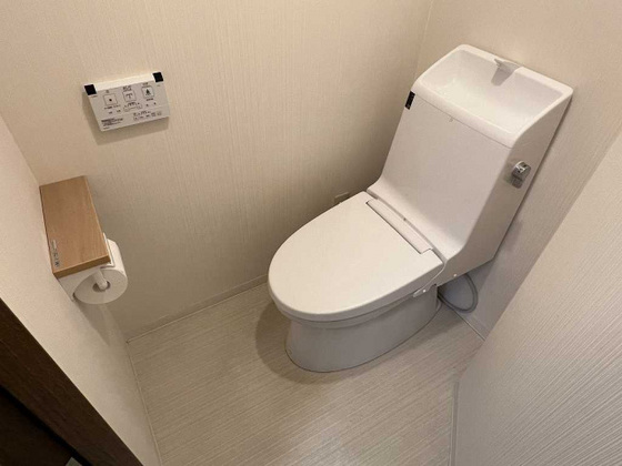 トイレ　別号室写真です