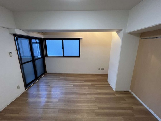 居室・リビング　別号室写真です