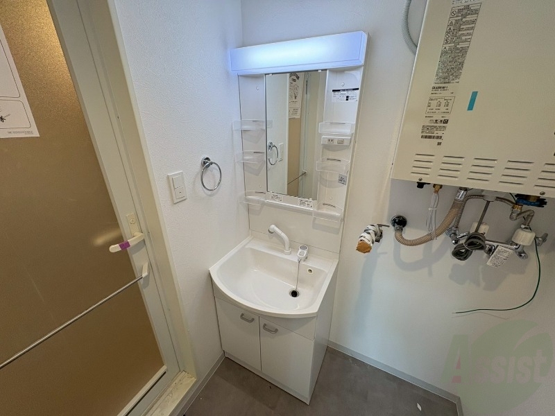 洗面設備　独立洗面台です。大きくてよいですね。シャンプーもできます！