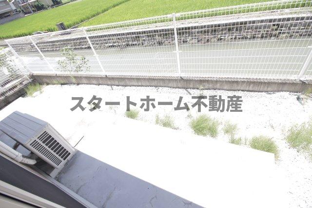 バルコニー　開放的で明るい空間を演出してくれるバルコニーです