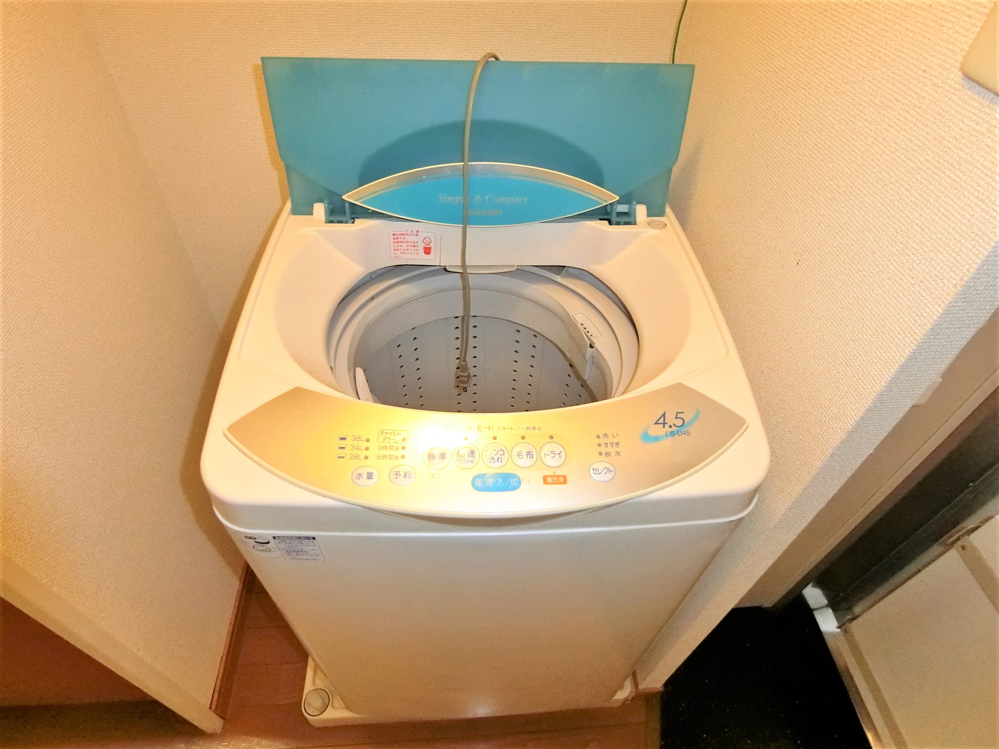 洗面設備　室内に全自動洗濯機が備え付けです☆