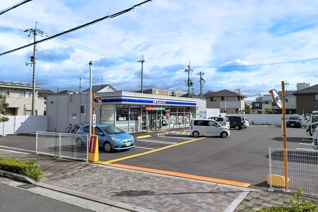 コンビニ　ローソン茨木島四丁目店（コンビニ）まで815m