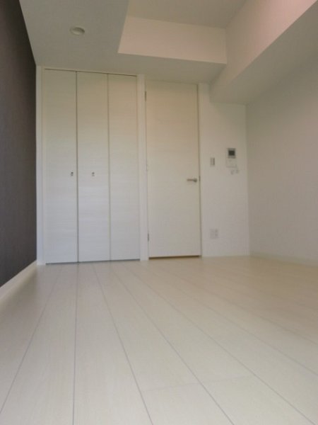 居室・リビング　☆明るい洋室☆