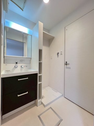 洗面設備　同マンション別部屋：参考写真