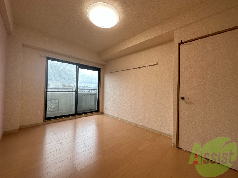 その他部屋・スペース　白さが清潔感を出してくれます。お部屋も明るいですね。