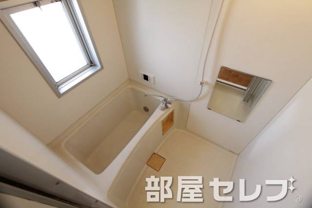 バス・シャワールーム　お風呂にも小窓があります。イメージ写真