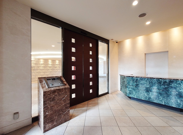 エントランス　エントランス・防犯カメラ・自動ドア・オートロック