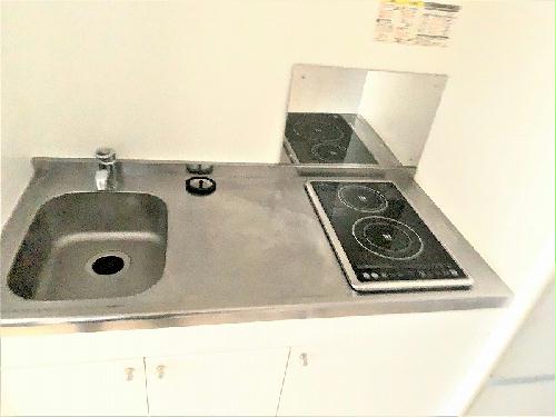 キッチン　2口ラジエントヒーターコンロ。