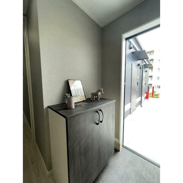 玄関　シューズボックスは棚の高さが調節可能で、ブーツも置けます！※