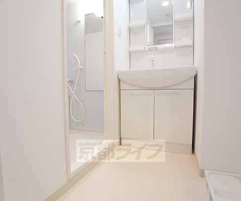 洗面設備　脱衣スペースも確保！