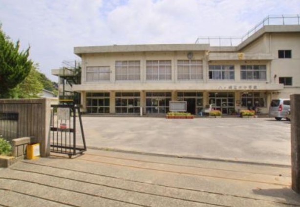 小学校　松戸市立六実第二小学校（小学校）まで942m