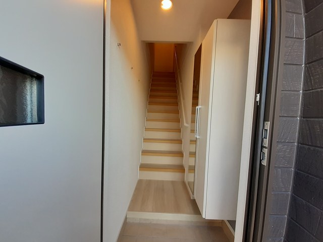 玄関　内階段、シューズボックス