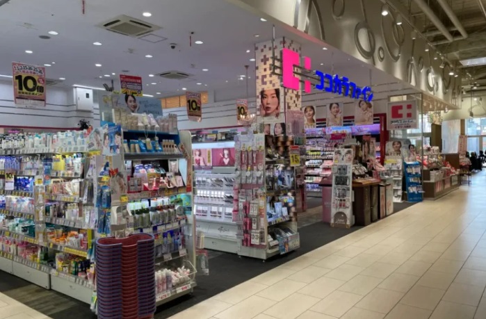 ドラックストア　ココカラファイン御影クラッセ店（ドラッグストア）まで725m