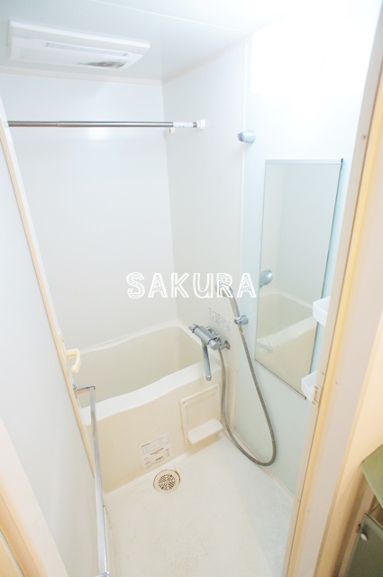 バス・シャワールーム　浴室乾燥機付き♪