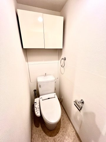 トイレ　■温水洗浄便座■ウォールキャビネット収納付き♪