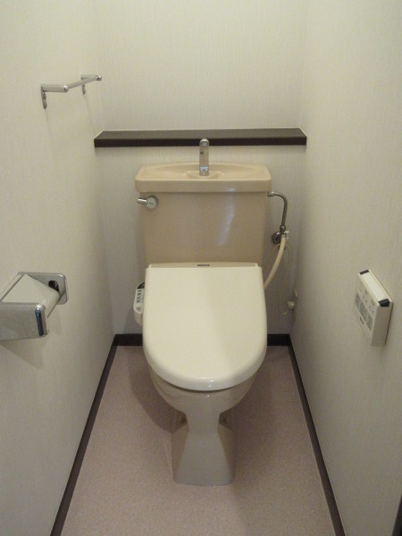 トイレ　ウォシュレット付き