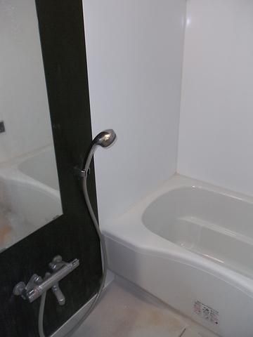 バス・シャワールーム　追焚機能付きのゆったりとしたバスルーム