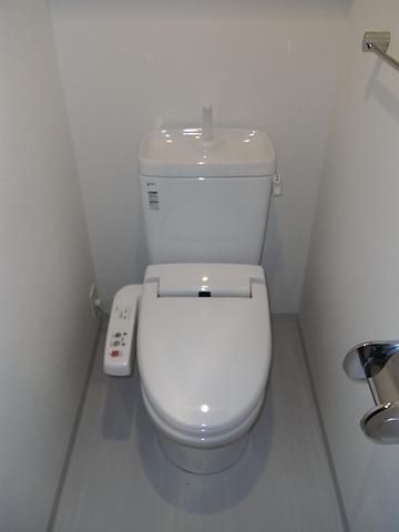 トイレ　温水洗浄機能付き暖房便座