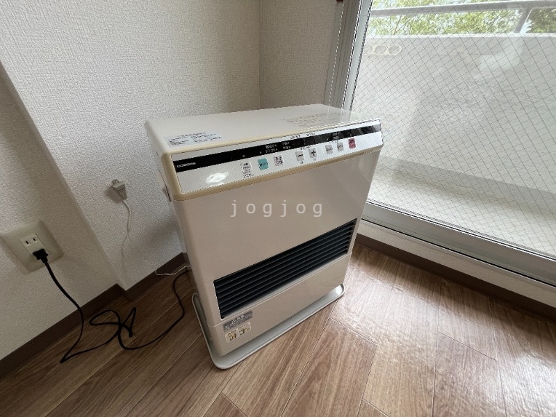 その他設備　灯油ＦＦ式ストーブ