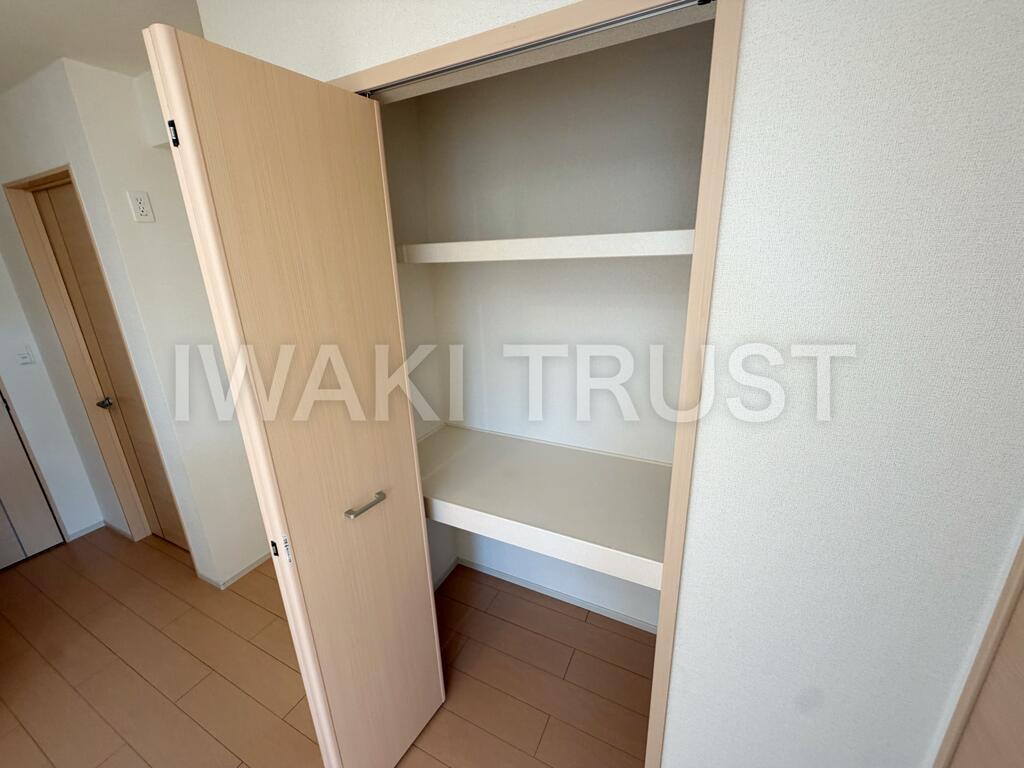 収納　※同型タイプの参考写真