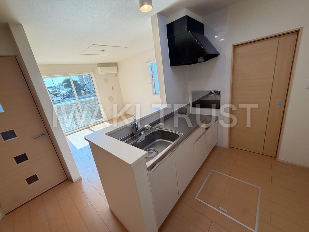 キッチン　※同型タイプの参考写真
