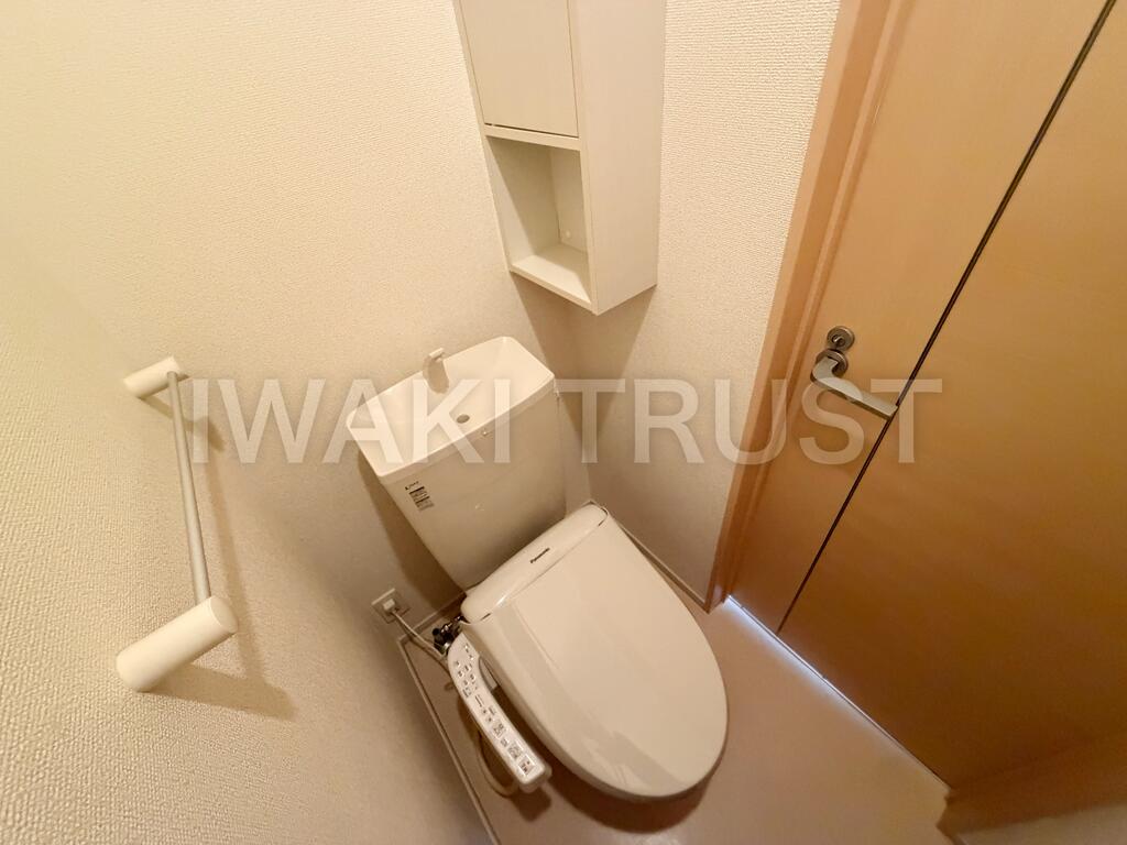 トイレ　※同型タイプの参考写真