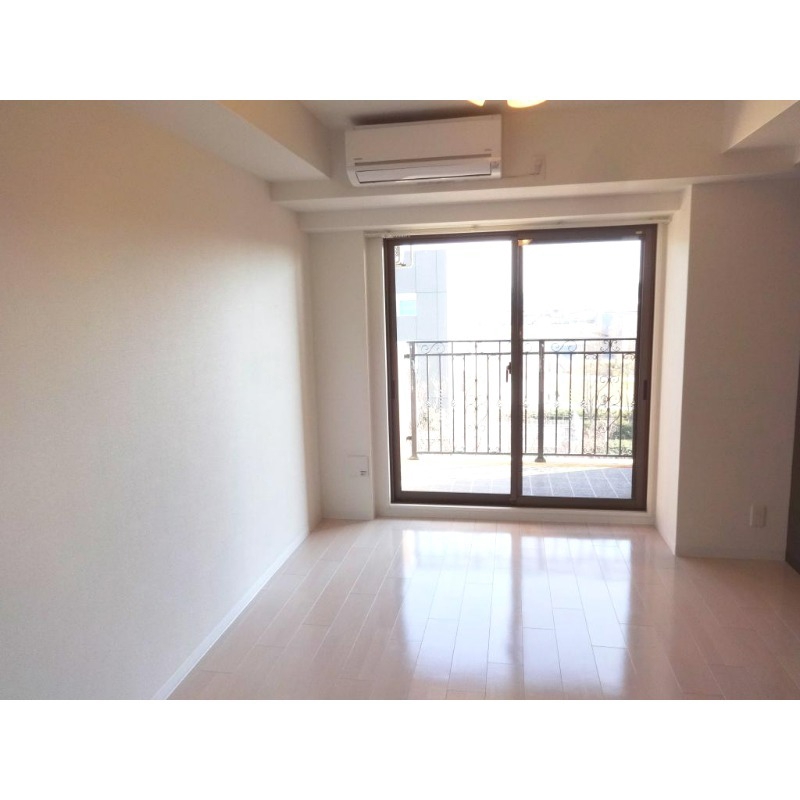 居室・リビング　明るく気持ちのよいお部屋です☆
