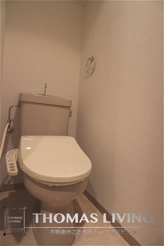 トイレ　温水洗浄便座付きで快適です。