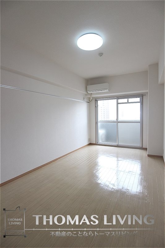 居室・リビング　階数によって建具などの色味が異なる場合があります。