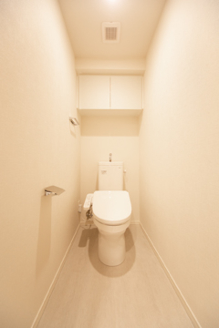 トイレ　※写真は同タイプ住戸です。