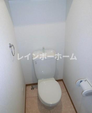 トイレ　落ち着いた色調のトイレです