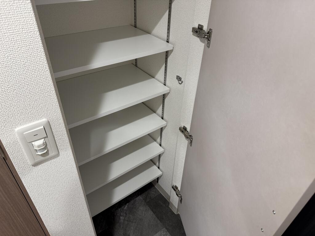 エヌイーコート甲南町の玄関写真