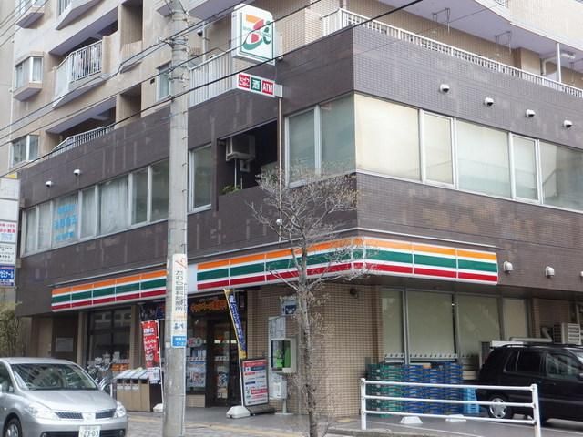 コンビニ　セブンイレブン（コンビニ）まで900m