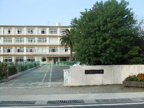 小学校　浜松市立新津小学校（小学校）まで1970m
