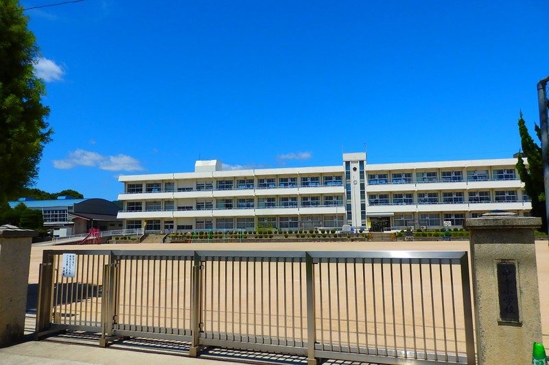 小学校　姫路市立中寺小学校（小学校）まで268m