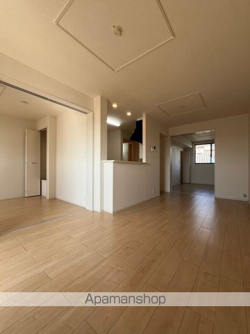 ＪＲ阪和線 六十谷駅 徒歩13分 2階建 築8年の居間写真