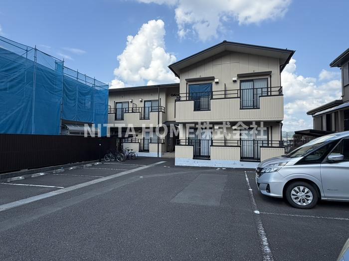 建物外観　即入居可！冷蔵庫、洗濯機、ベッド、テレビ、照明、カーテンなど