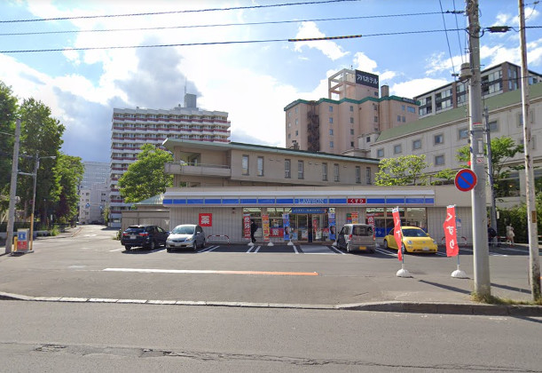 コンビニ　ローソン札幌南7条西一丁目店（コンビニ）まで247m