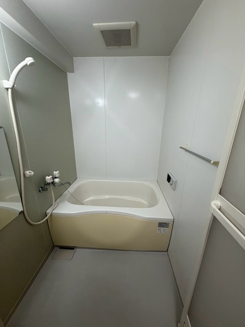 バス・シャワールーム　別部屋の写真です