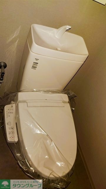 トイレ　※写真は同タイプ住戸です。